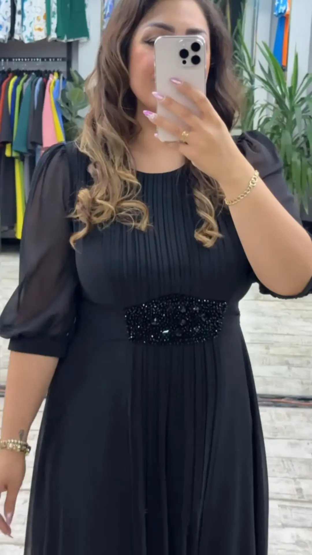 Nowa modna sukienka, klasyczny design, elegancka i prosta