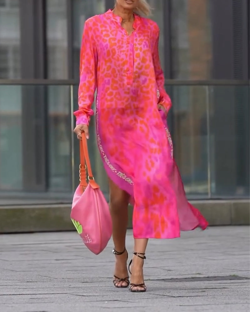 Sukienka z długim rękawem i rozcięciem w panterkę