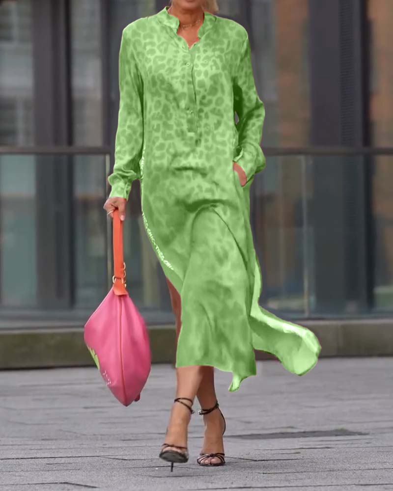 Sukienka z długim rękawem i rozcięciem w panterkę