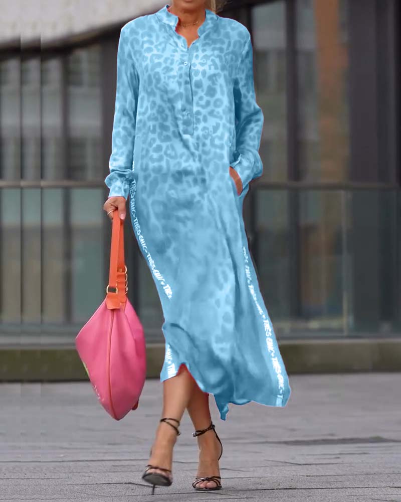 Sukienka z długim rękawem i rozcięciem w panterkę