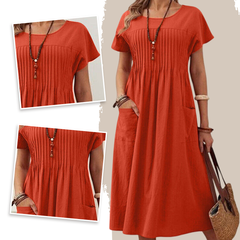 Damska sukienka plisowana z krótkim rękawem i kieszeniami