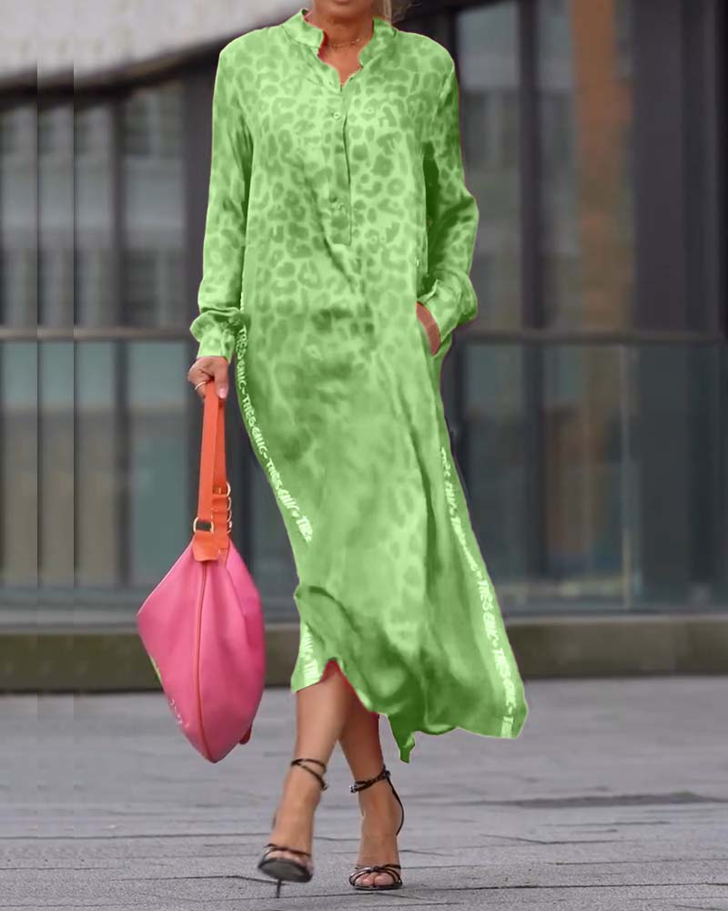 Sukienka z długim rękawem i rozcięciem w panterkę